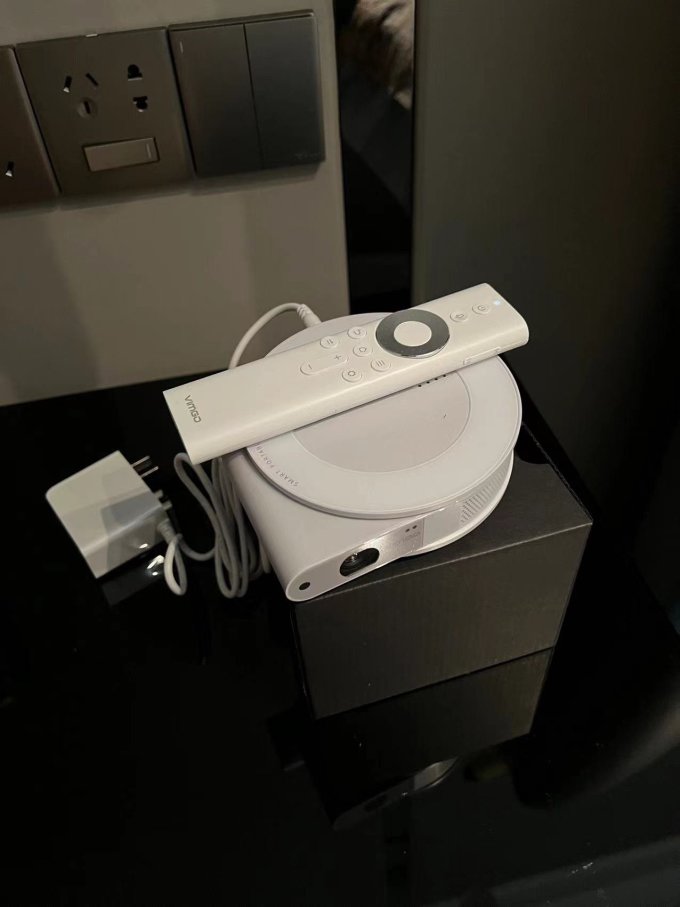 坚果微果投影仪i7家用投墙卧室投屏小型智能家庭影院带电池手机投影仪