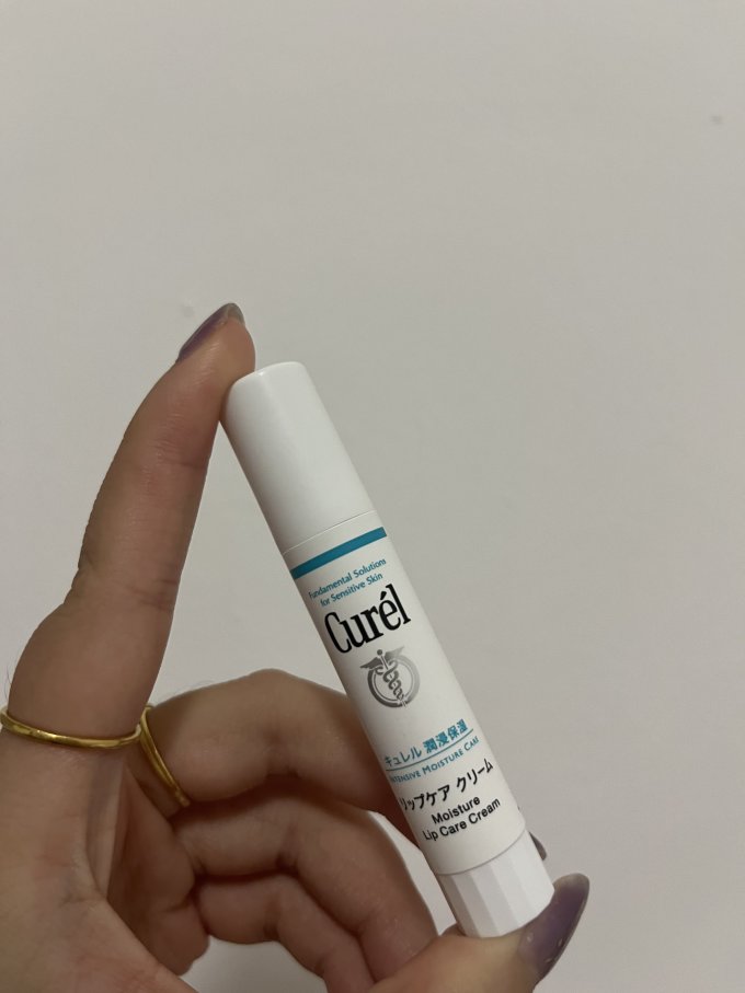 珂润润唇膏
