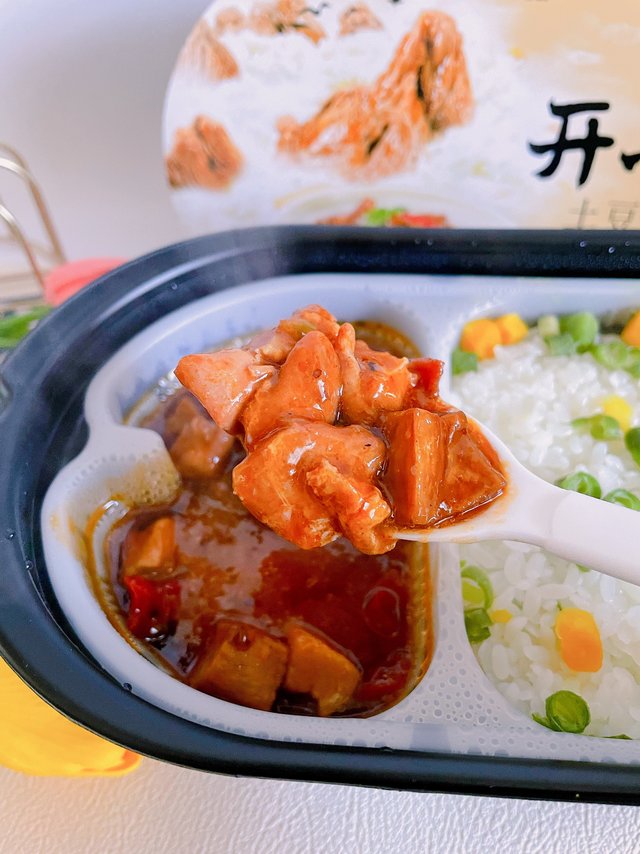 很方便也很好吃，一改我对自热料理的印象，