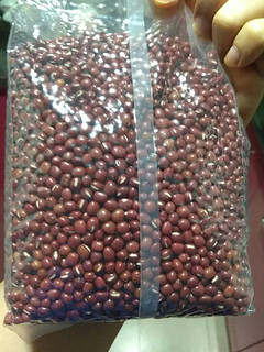 红豆颗粒饱满、颜色晶莹营养丰富