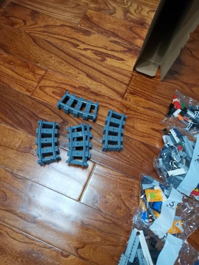 产品包装:就一个塑料袋,好在快递小哥很细