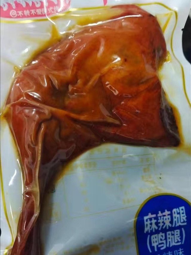 网红卤味零食手撕鸭腿.