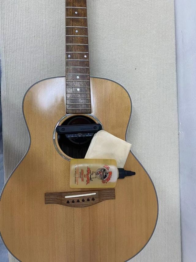 休闲娱乐来一个吉他弹奏