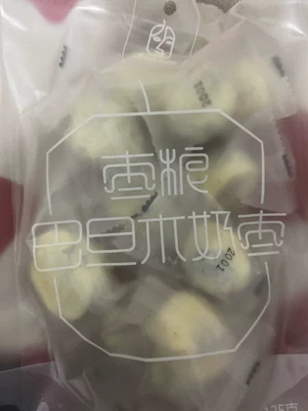 一口超满足满满的奶香巴旦木奶枣夹心去核