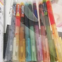 颜色鲜艳的走珠笔