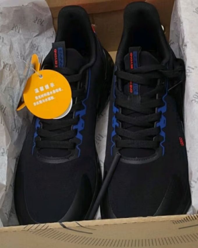 跑鞋