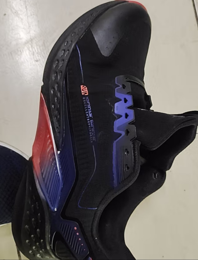 跑鞋