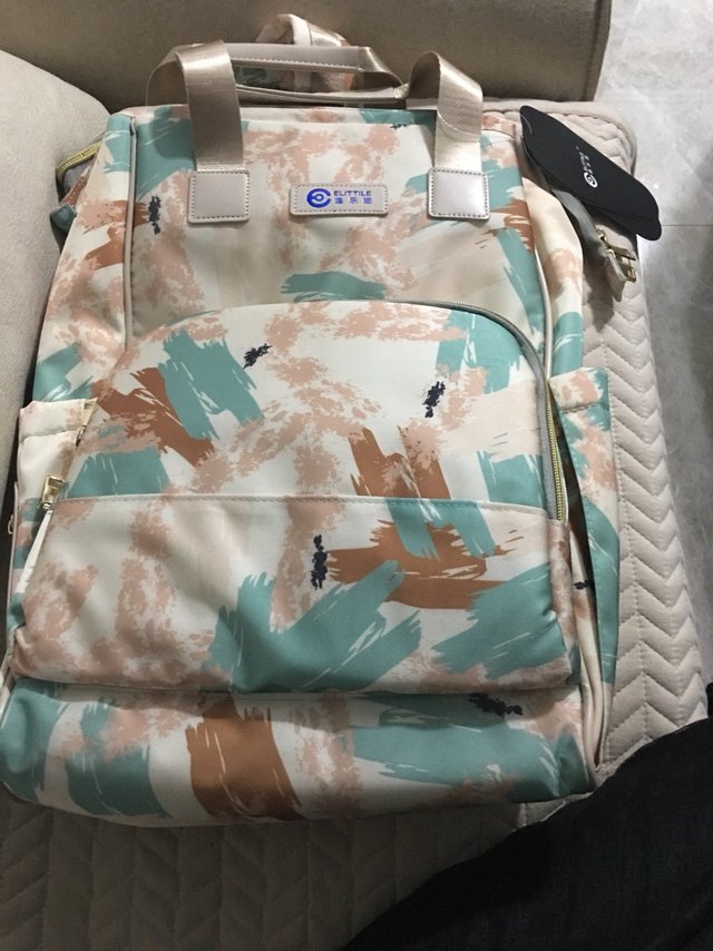 妈咪包做工精细，质量好，容量大，性价比很