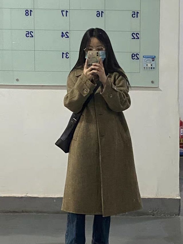 格子的复古毛呢大衣