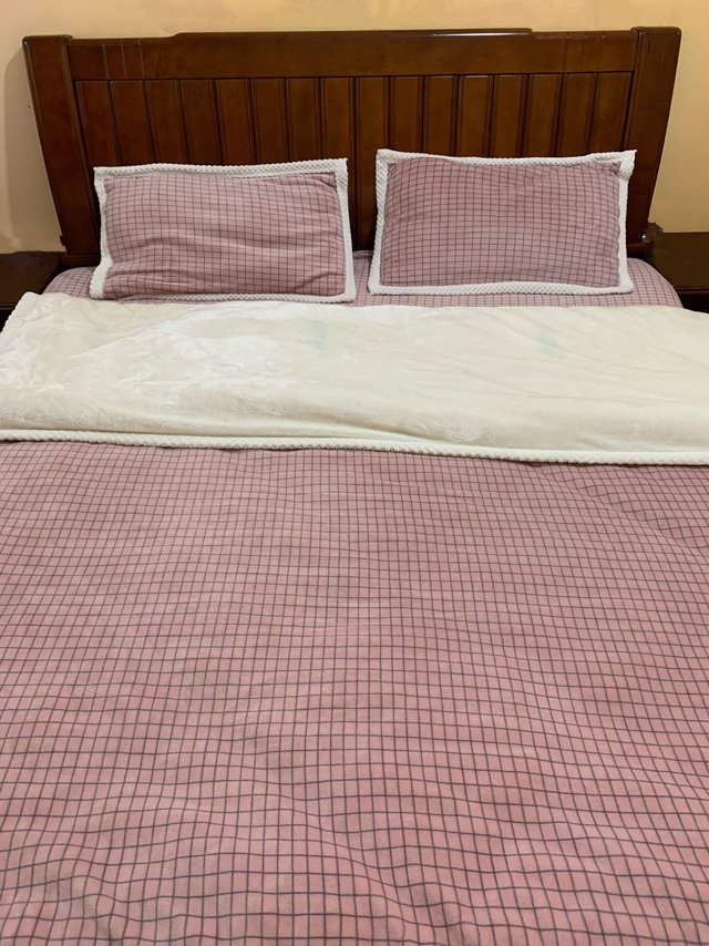好柔软又暖和的被套。冬天可爱女生。