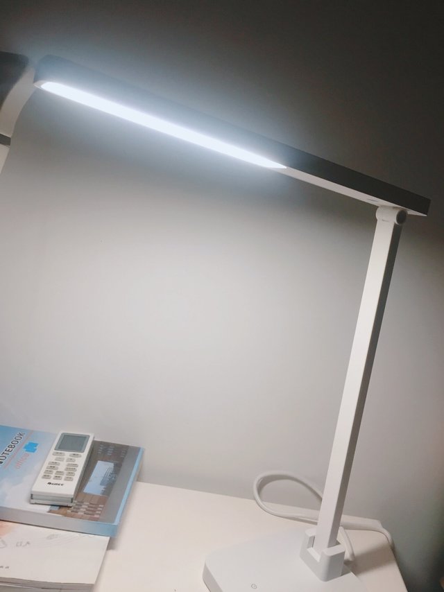 特色功能：方便美观光线亮度：四种柔、亮
