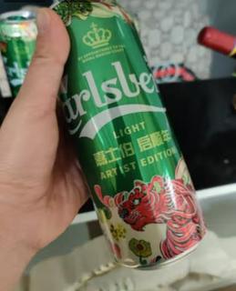 嘉士伯啤酒是我的最爱。每次都买10来箱。