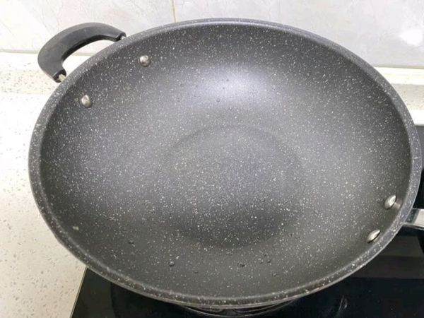 炒菜还是麦饭石!