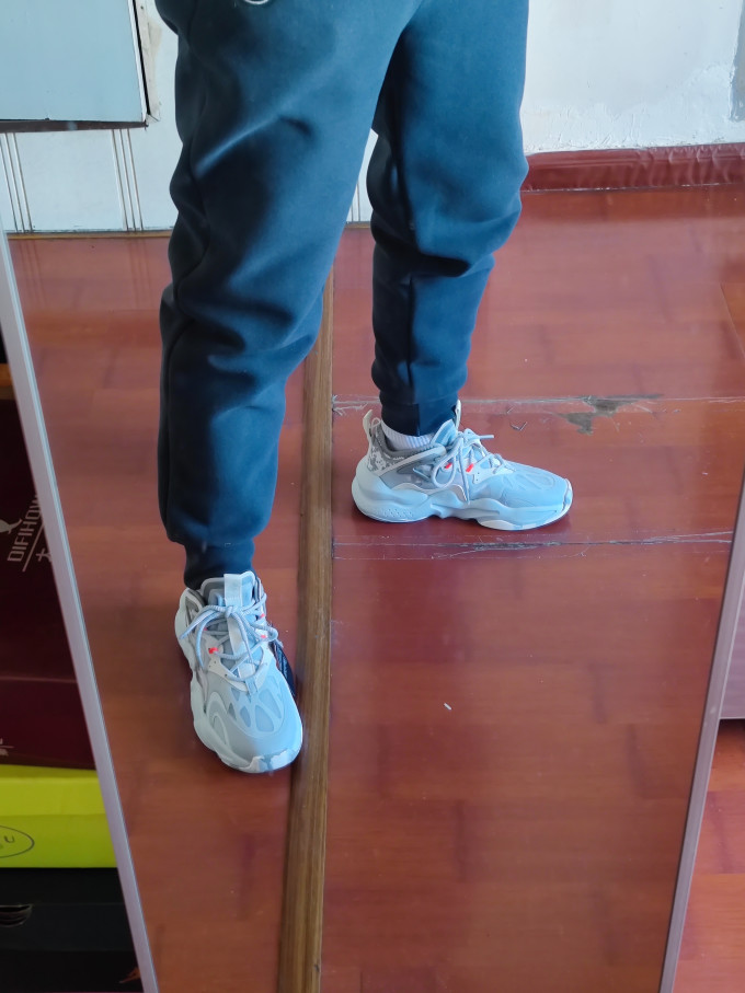 跑鞋