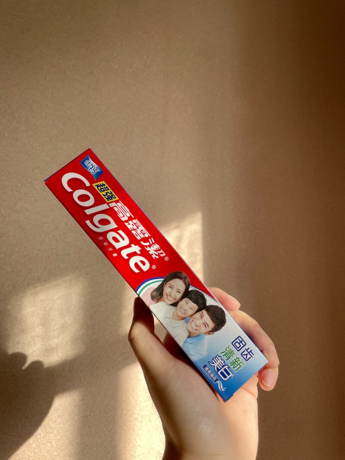 高露洁牙膏