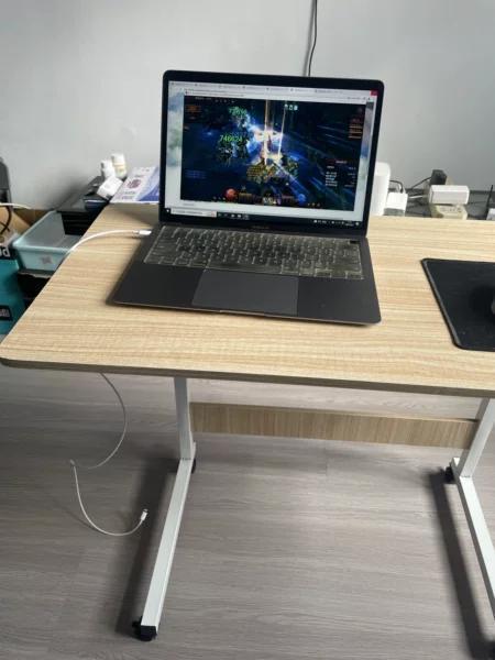 框架结实稳定，桌面平整，收起来节约空间
