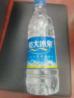 恒大冰泉 长白山天然弱碱性矿泉水