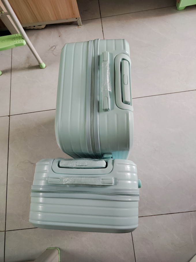 轩尼哲拉杆箱