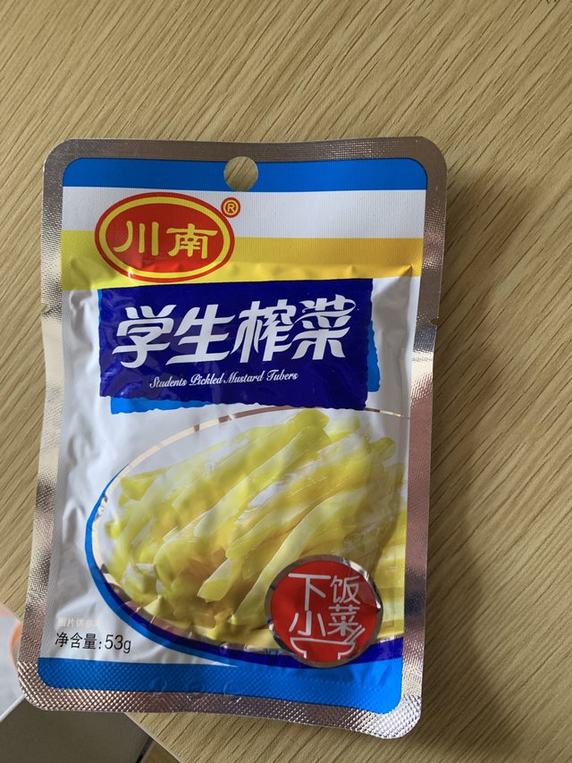 下饭的榨菜配泡面或者是火鸡面都很好下饭