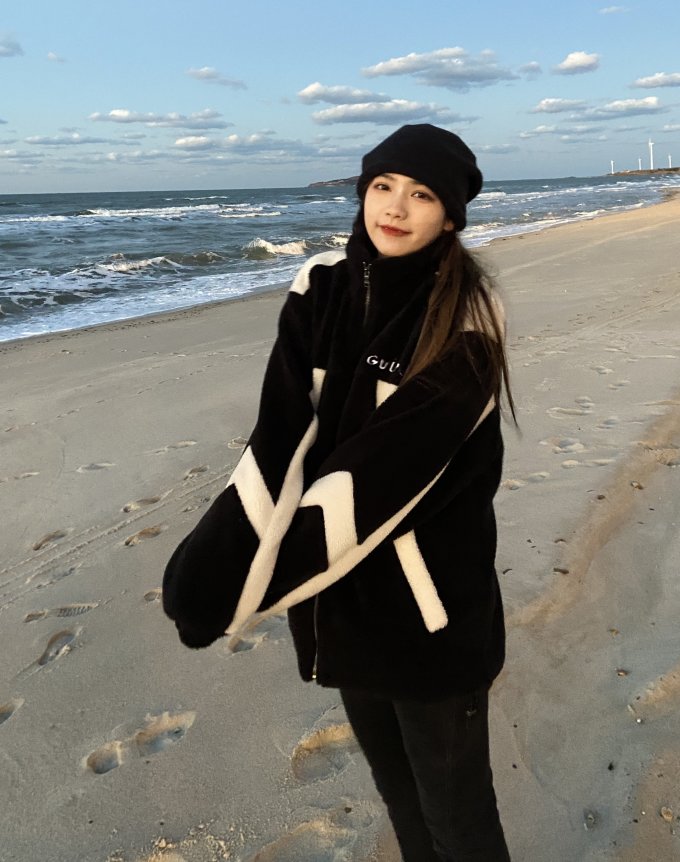古由卡女外套