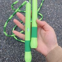 竹节跳绳长度正好合适，手柄防滑耐摔
