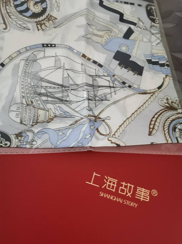 丝巾收到啦～很喜欢～每个图案都很好看～还