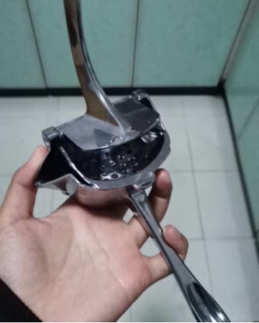 很好用的手动压汁机，使用简单省力