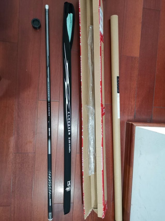 刚收到鱼竿，拆封看了下，外观图案还不错，