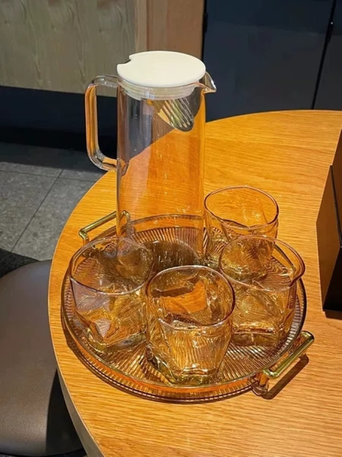 玻璃杯