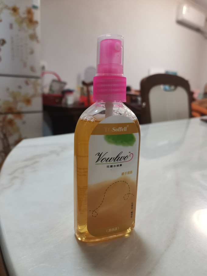 驱蚊花露水