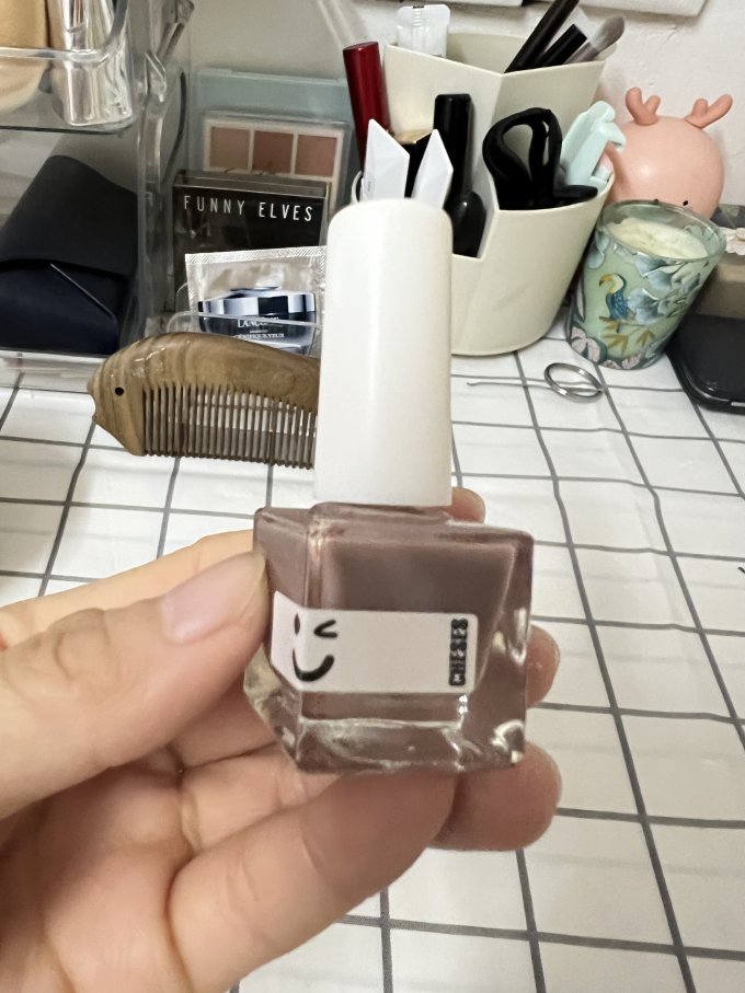 艾畔指甲油