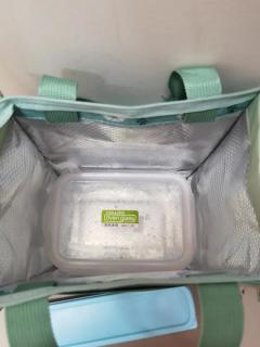 个这个饭盒做工精致,容量很大