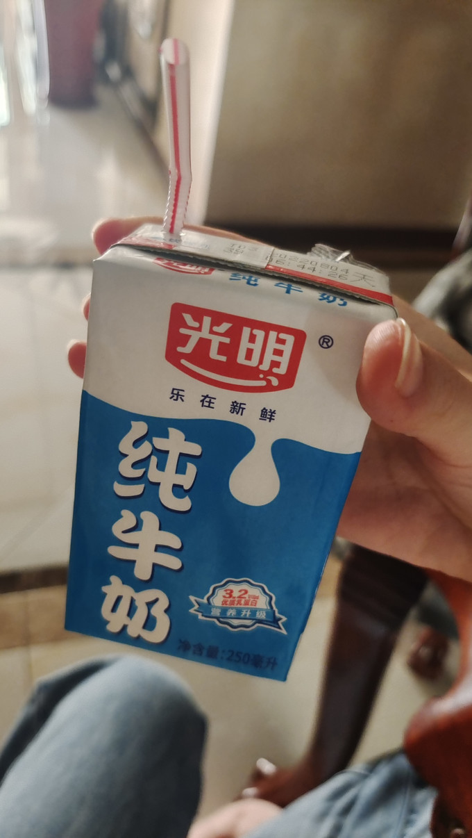 光明常温牛奶