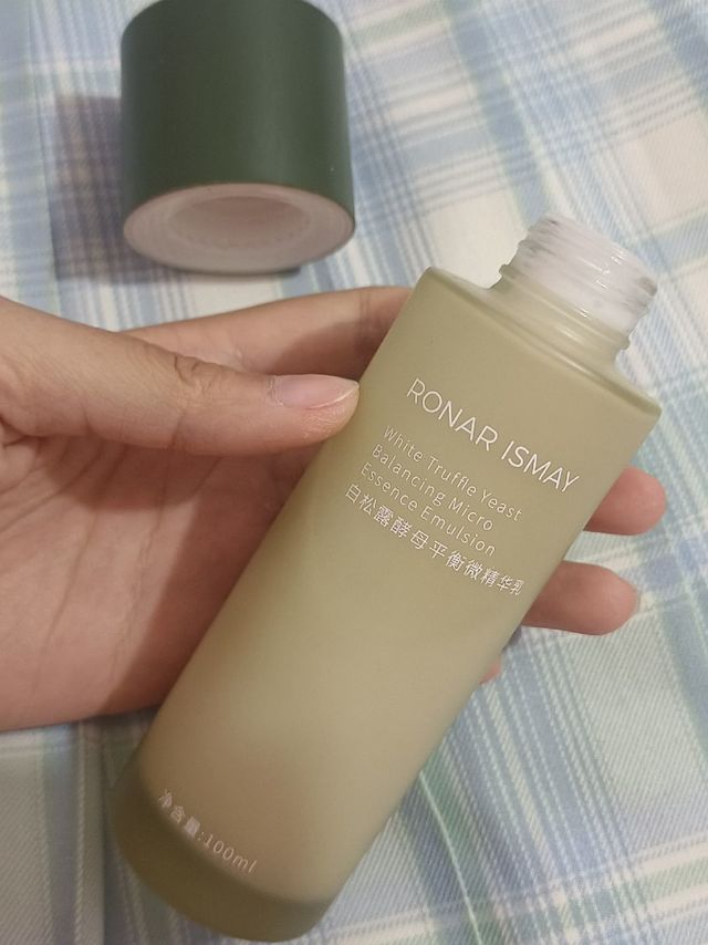水水嫩嫩香香的水乳，好用补水保湿