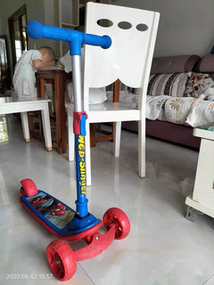 家家必备的儿童滑板车