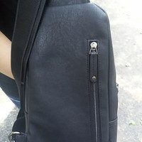 背包🎒真皮的，容量大，样式好看