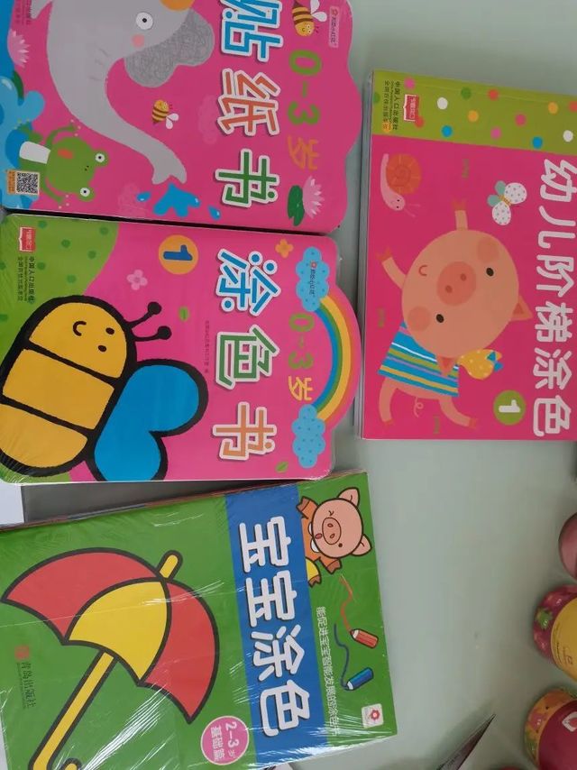 很不错的贴纸书，孩子很喜欢