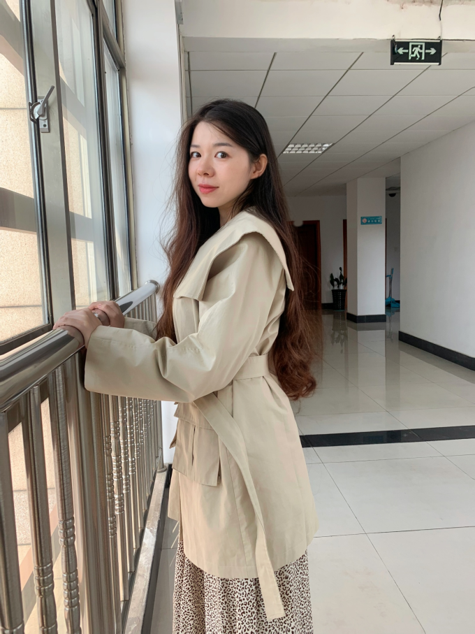 女士风衣