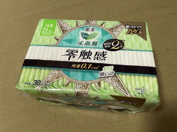 乐而雅卫生巾