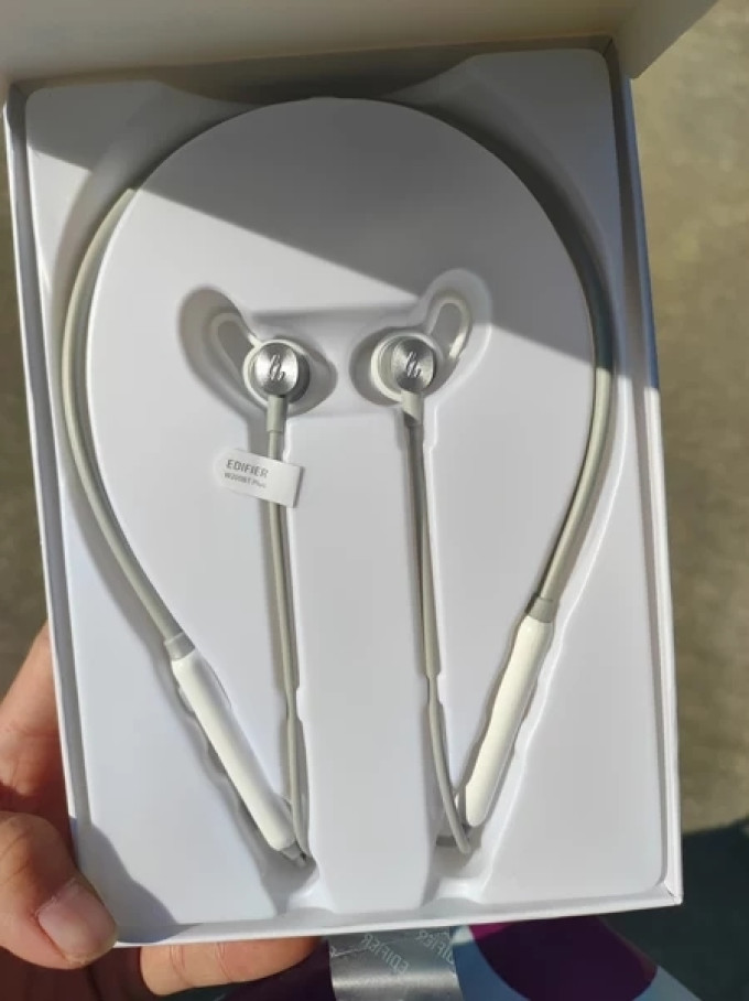 漫步者w200bt plus蓝牙耳机怎么样 跑步运动方便佩戴舒适的运动耳机