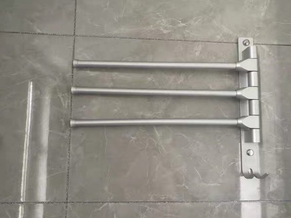 一次可以放三条毛巾的旋转毛巾架