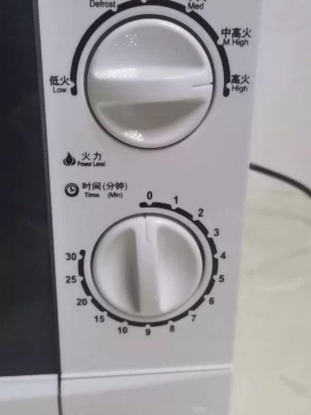 格兰仕微波炉 转盘加热简易操作家用款