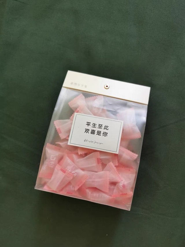 甜甜的白桃味棒棒糖🍭