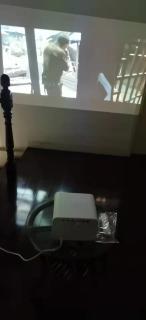 投影仪操作简单，音质很好，投影也很清晰
