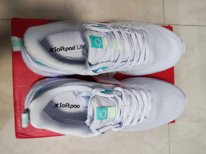 特步休闲运动鞋