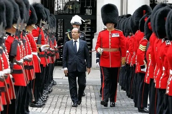英国新首相1米67靠穿搭像1米8！这不就是小个子男人的显高模板吗？