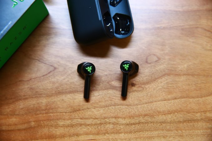 雷蛇战锤狂鲨真无线x耳机