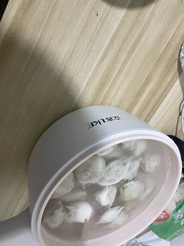 电锅很好，烧水很快，小锅很好，煮面很快这