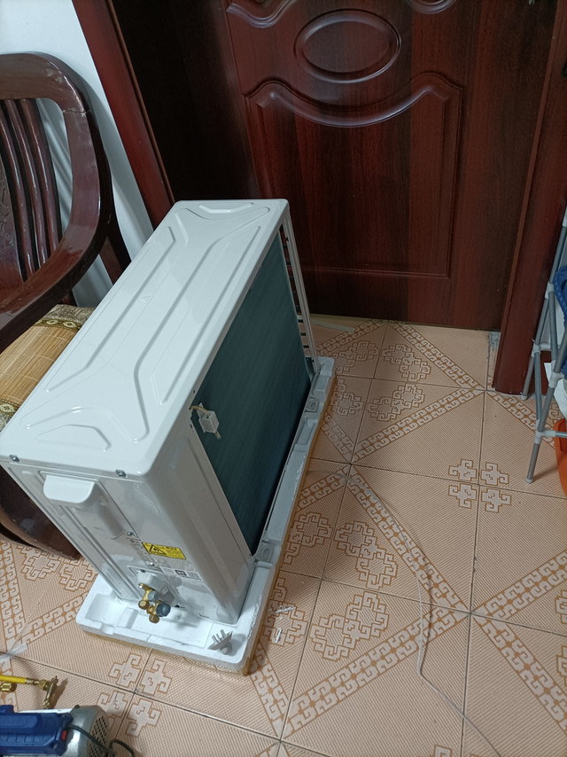 安装服务:师傅非常认真,隔天就装好了,很