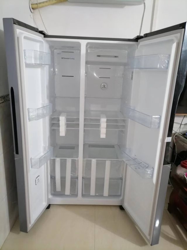快递小哥非常给力,帮忙搬上楼,一打开包装
